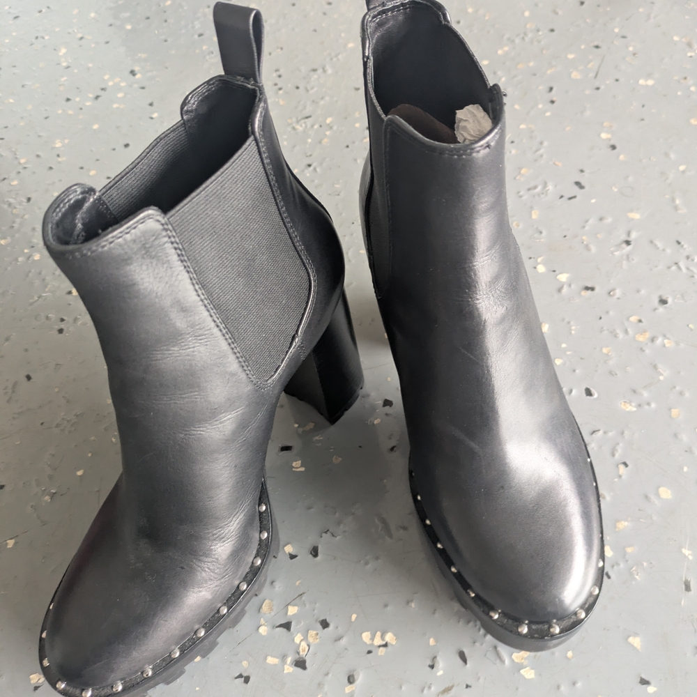 ANTONIO MELANI Black Leather Stud-Trim Block Heel Chelsea Boots